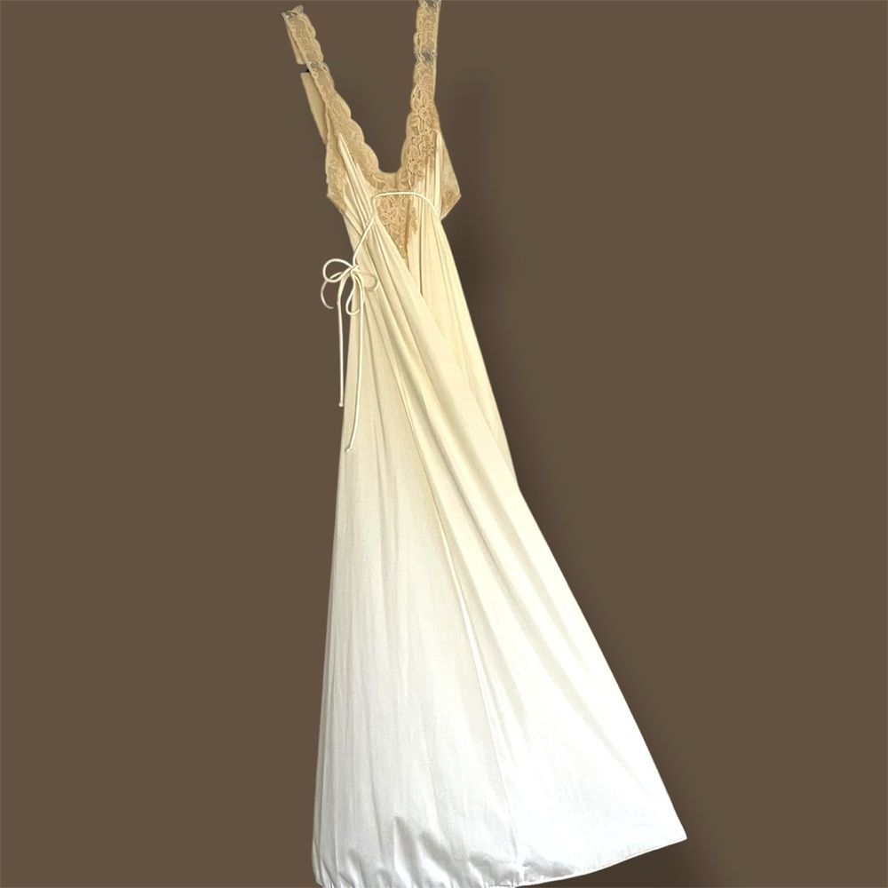Ethereal Buttery Ivory with Lace Trim 70s Vintage Slip-Dress Gown Kayser Perfect - Picture 10 of 16